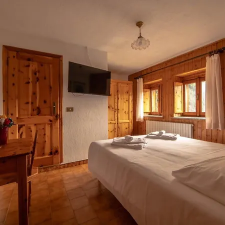 Hotel Ristorante Perret Valgrisenche Esterno foto