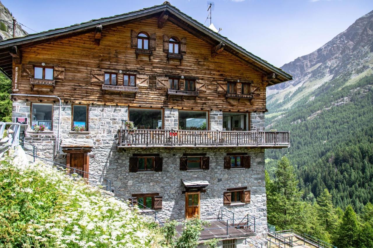 Hotel Hotel&restaurant Perret - Mountain People